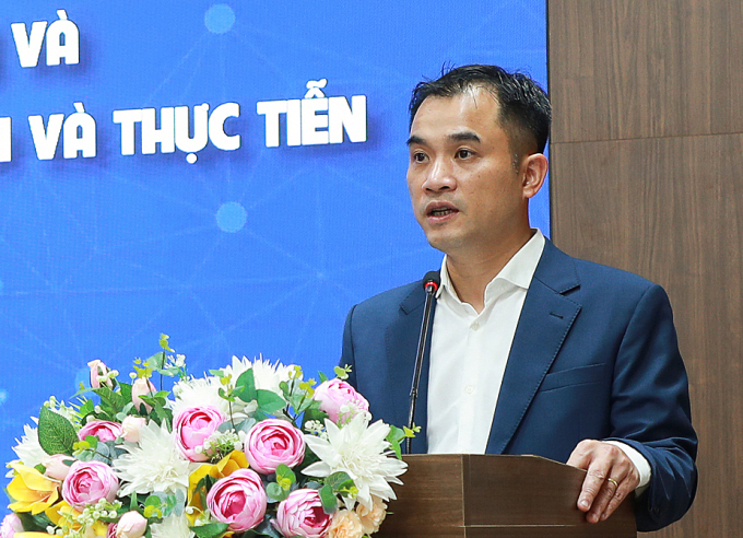 PGS Phạm Bảo Sơn phát biểu tại hội nghị. Ảnh: VNU