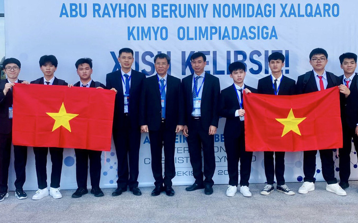Đội Việt Nam thắng lớn tại Olympic hóa học quốc tế