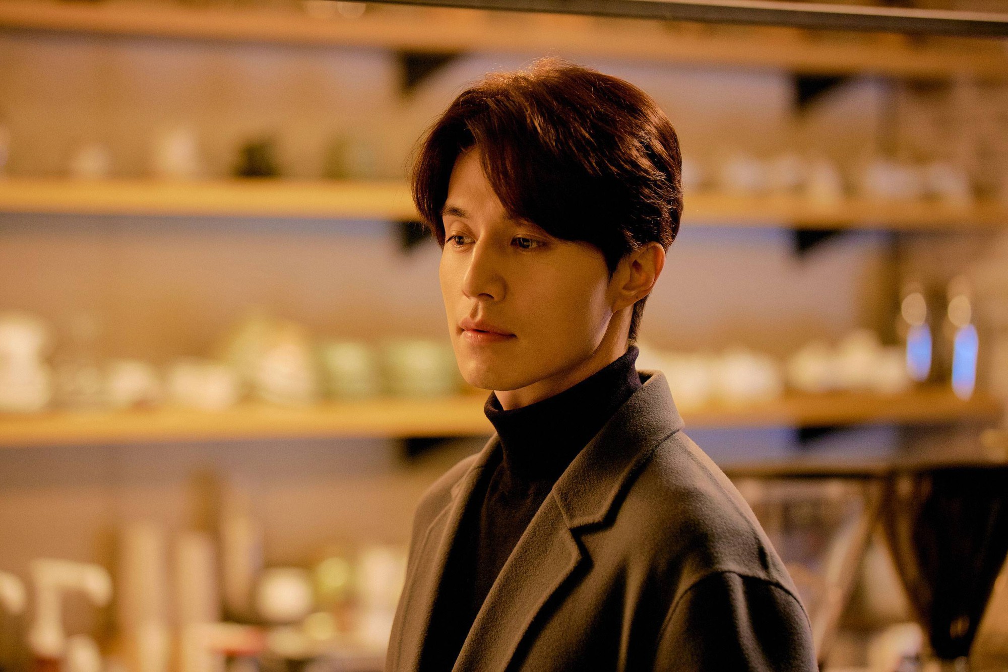 Lee Dong-wook tái xuất màn ảnh rộng qua phim 'Một mình vẫn ổn' - Ảnh 1.